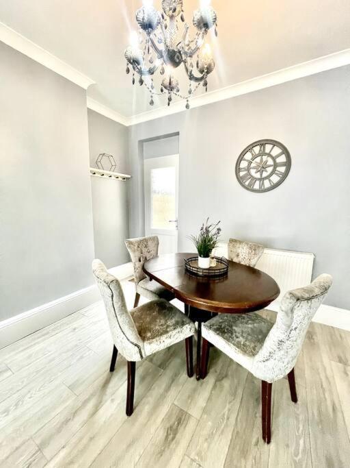 Spacious Modern Victorian House In Rochester Wainscot Dış mekan fotoğraf